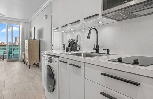 Puerta de Tierra Apartment | Sunset Studio | located at the Condado Lagoon Villas building in Condado