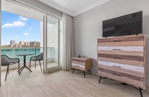 Puerta de Tierra Apartment | Sunset Studio | located at the Condado Lagoon Villas building in Condado