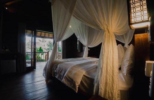 Mushroom Bay House | Sunset Star Huts