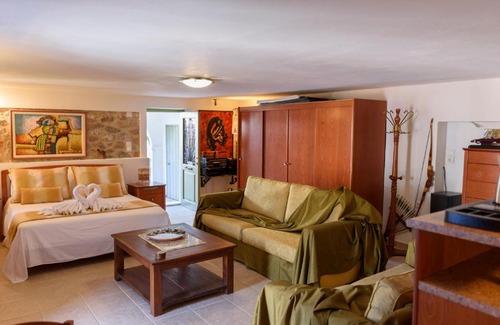 Hydra Apartment | Sunset Studio