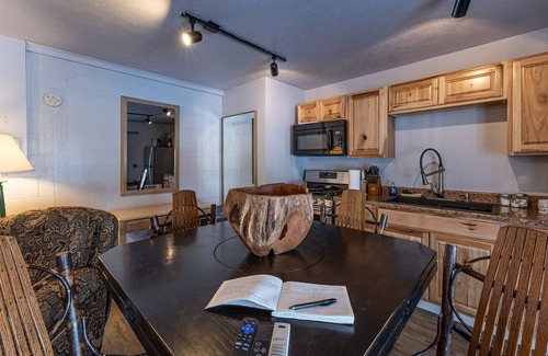 Summersville Apartment | Sunset Suite at Lake Sometimes!