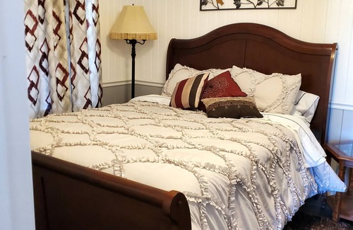 Pikeville Bed & Breakfast | Sunset Suite in Cascade Inn at Fall Creek Falls