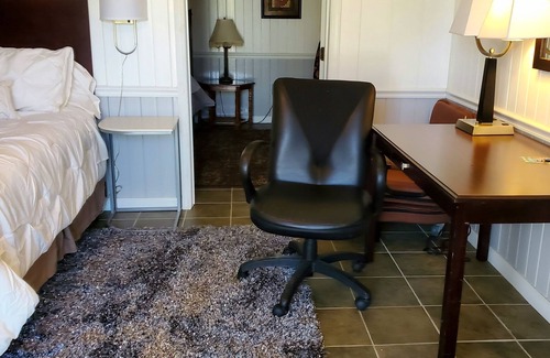 Pikeville Bed & Breakfast | Sunset Suite in Cascade Inn at Fall Creek Falls