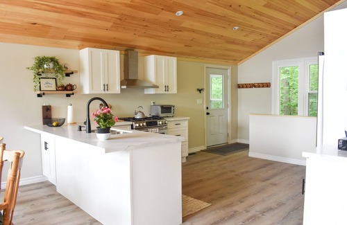 Dorset Cottage | Sunset Views on L of Bays, Pet & ATV Friendly Fireplace WiFi