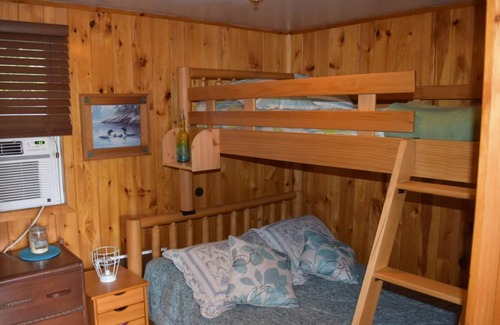 Cayamant Ski Chalet | Sunset View Cottage with HOTTUB