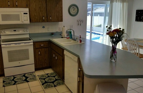 Grove City Cottage | Sunset view on Lemon Bay - Duplex property - Seahorse Cottage
