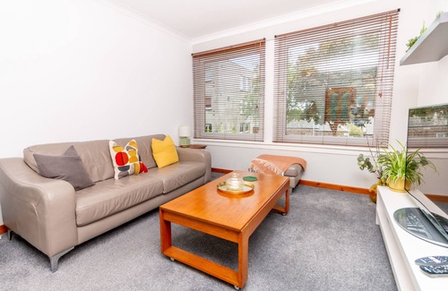 Newport-On-Tay Apartment | Sunset View Stylish 1-Bed Apartment, 15 Minutes from St Andrews Golf