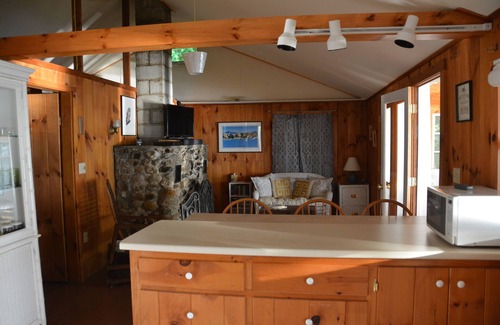 Malletts Bay Cottage | Sunset views and Private Beach on Lake Champlain
