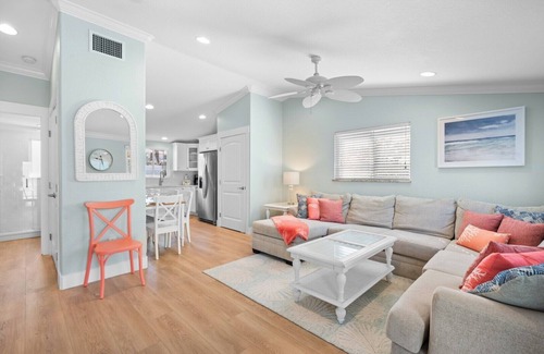 Ilexhurst Condo | Sunset Villa D by Beach Boutique Rentals