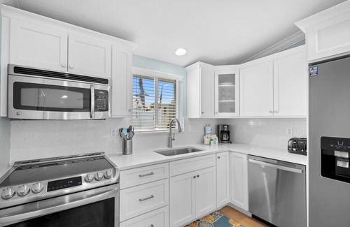 Ilexhurst Condo | Sunset Villa D by Beach Boutique Rentals
