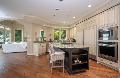 Lynn House | Sunset Villa | Stay in the Sky | Impeccable Views