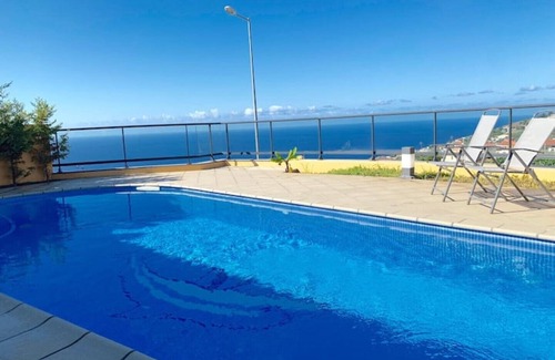 Canhas Villa | Sunset villa with heated pool and stunning views