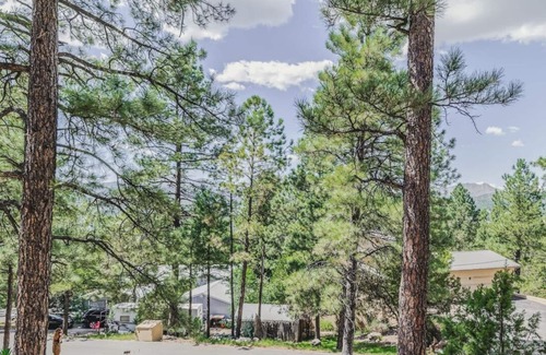 Ruidoso Ski Chalet | Sunsets & Lattes: Hot Tub/Decks/Views/Mtn Luxury