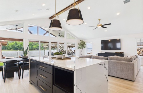 Willis House | Sunsets & Serenity – Gorgeous Lake Conroe Home located in Willis, Tx
