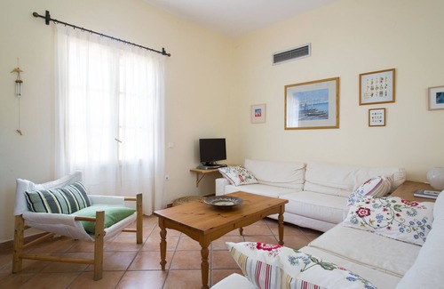 Posidonia Villa | Sunsets & Stunning Views! Elegant Renovated Villa