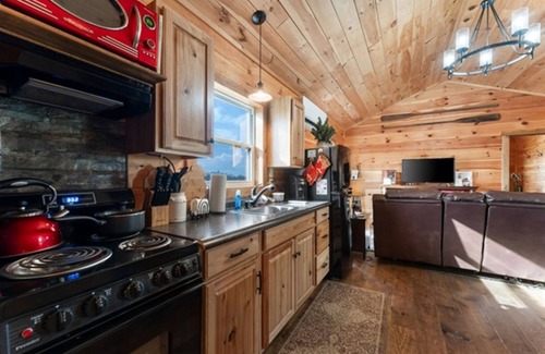 Omaha Cabin | Sunsets-Table Rock Lake-Branson-Thunder Ridge