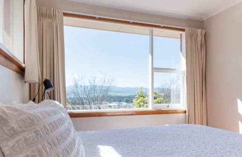 Kings Meadows House | Sunshine 5 mins from City