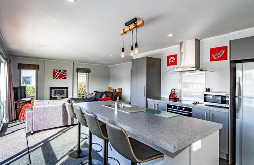 Ohakune House | Sunshine and Snow Lodge - Ohakune Holiday Home