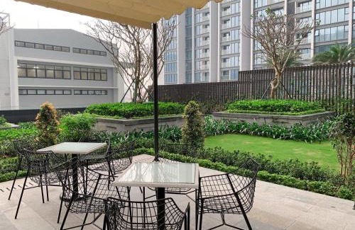 Ngoc Khanh Apartment | Sunshine Balcony Apartment in VINHOMES METROPOLIS near Lotte Hanoi