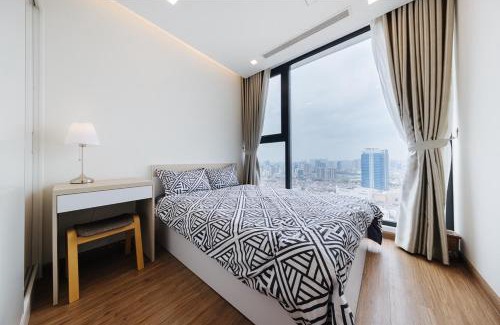 Ngoc Khanh Apartment | Sunshine Balcony Apartment in VINHOMES METROPOLIS near Lotte Hanoi