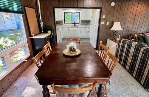 Dunchurch Cottage | Sunshine Dock at Whitestone