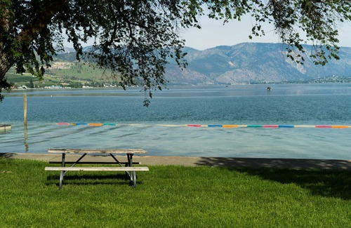 Chelan Condo | Sunshine Getaway 307 - 2 bed, 2 bath Condo Near Lakeside Park Lake Chelan