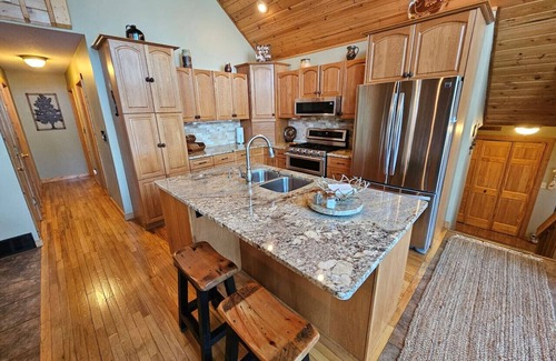 Hayward Cabin | Sunshine Lane Lodge on Bean Lake