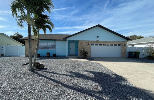 Holiday Cove House | Sunshine Serenity: Island Blissn3bd/2ba Home Close to Cruise Port and Beaches