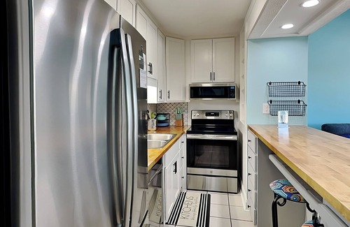 Holiday Beach Condo | Sunswept Condominium #210 | Gulf View + Resort Amenities
