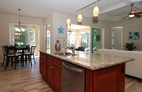 Pinehurst House | Suntan | Canal view | Pool | Bikes