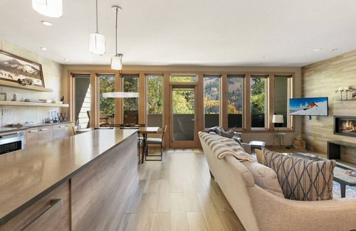 Vail Condo | SunVail 24D - Pristine Newly Remodeled Condo, Heated Pool and Hot Tubs