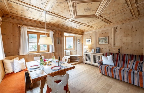 Engadin Scoul Apartment | Suot Chastè Tarasp - Authentic Engadine house with 6.5 rooms at the foot of Tarasp Castle