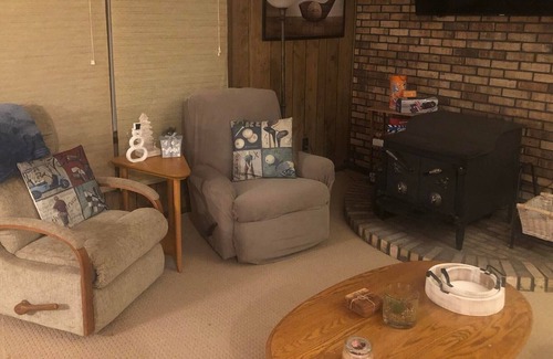 Gladwin House | SuPAR Chalet -Rustic & Cozy Retreat