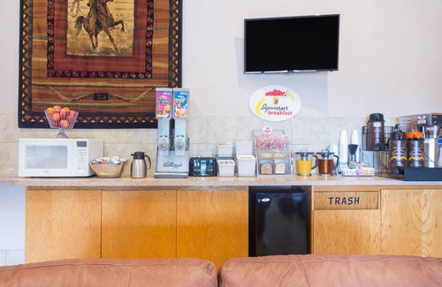 Abilene Hotel | Super 8 by Wyndham Abilene KS