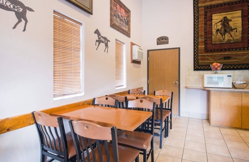 Abilene Hotel | Super 8 by Wyndham Abilene KS