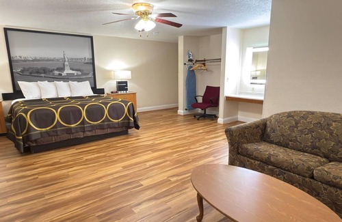 Anderson Hotel | Super 8 by Wyndham Anderson/Clemson Area