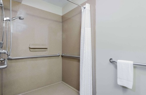 Beloit Hotel | Super 8 by Wyndham Beloit KS