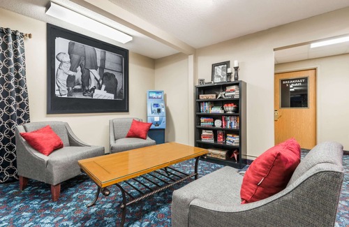 Beloit Hotel | Super 8 by Wyndham Beloit KS