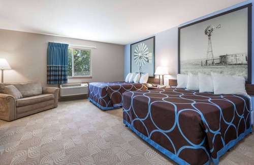 Beloit Hotel | Super 8 by Wyndham Beloit KS