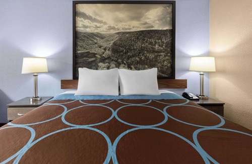 Bridgeport Hotel | Super 8 by Wyndham Bridgeport/Clarksburg Area