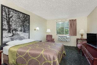 Burnham Hotel | Super 8 by Wyndham Burnham/Lewistown