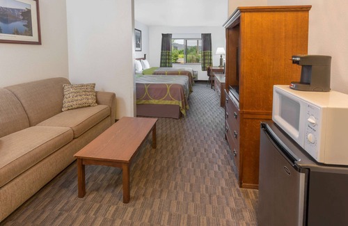 Medford Hotel | Super 8 by Wyndham Central Pt Medford