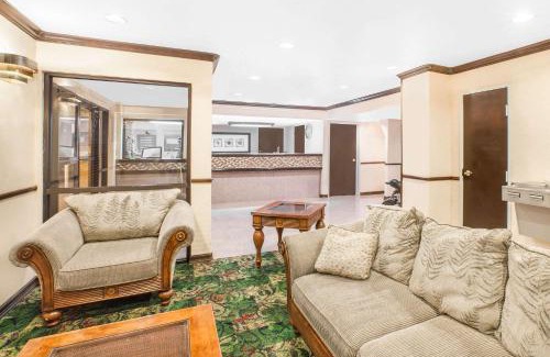 Central City Hotel | Super 8 by Wyndham Corpus Christi