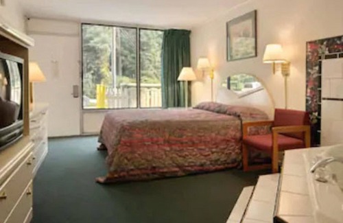 Carlisle Hotel | Super 8 by Wyndham Carlisle North