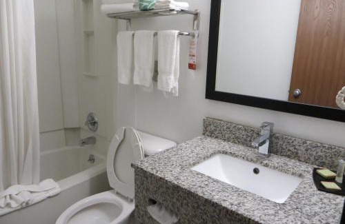 Southwest Area Hotel | Super 8 by Wyndham Cedar Rapids