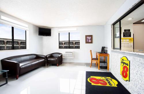 Bermuda Hotel | Super 8 by Wyndham Chester/Richmond Area
