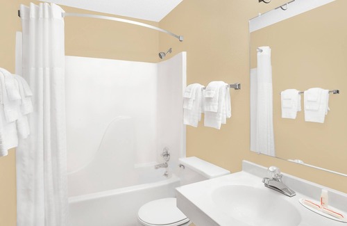 Columbus Hotel | Super 8 by Wyndham Columbus