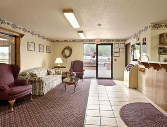 Coshocton Hotel | Super 8 by Wyndham Coshocton Roscoe Village