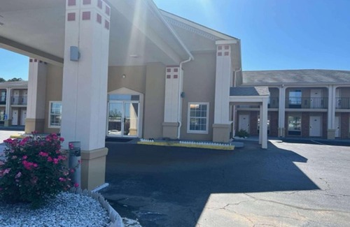 Covington Hotel | Super 8 by Wyndham Covington