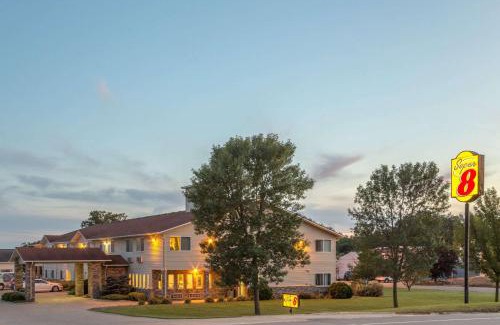 Cresco Hotel | Super 8 by Wyndham Cresco IA